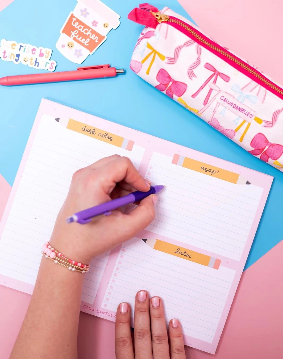Block de notas de escritorio con diseño de lápiz